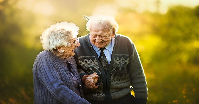 Bức thư tình tuổi già đầy cảm xúc sẽ khiến ai cũng cảm động. Hãy xem hình ảnh liên quan tới keyword này để cảm nhận được những lời yêu thương chân thành và sâu sắc nhất của những tâm hồn già trưởng.